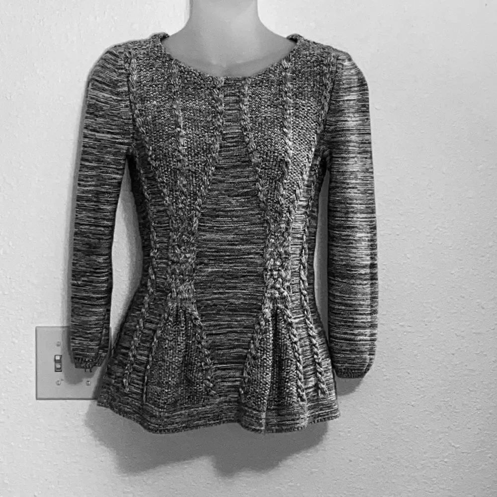 Cupio gray knit sweater with olive trim